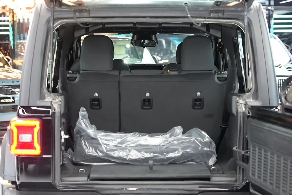 Jeep Wrangler 2.0 AT 4WD (272 hp) - 18