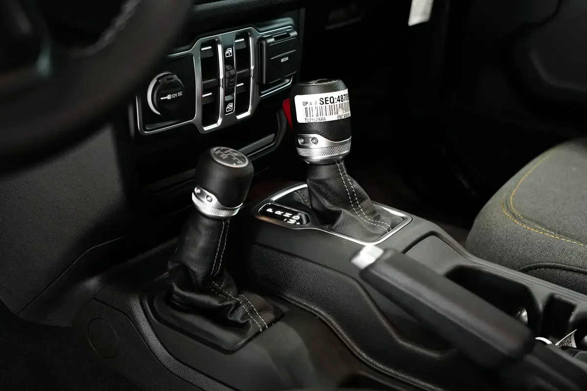 Jeep Wrangler 2.0 AT 4WD (272 hp) - 10