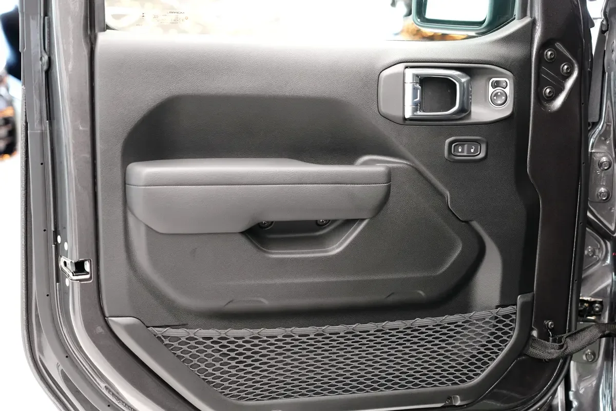 Jeep Wrangler 2.0 AT 4WD (272 hp) - 12