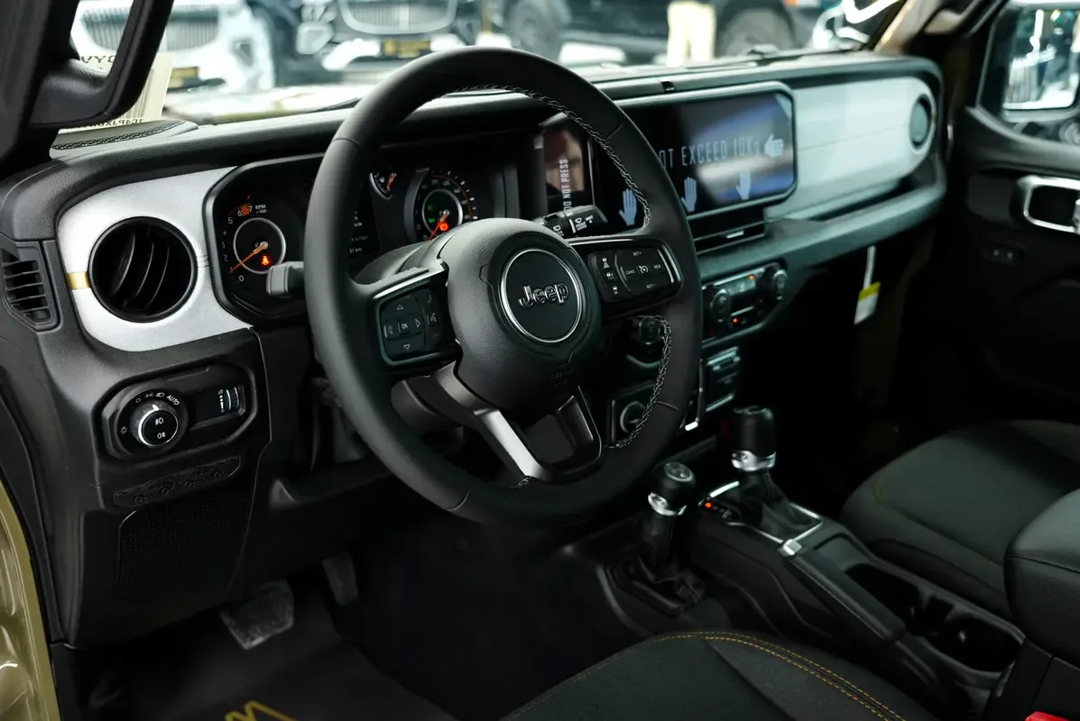 Jeep Wrangler 2.0 AT 4WD (272 حصان) - 13