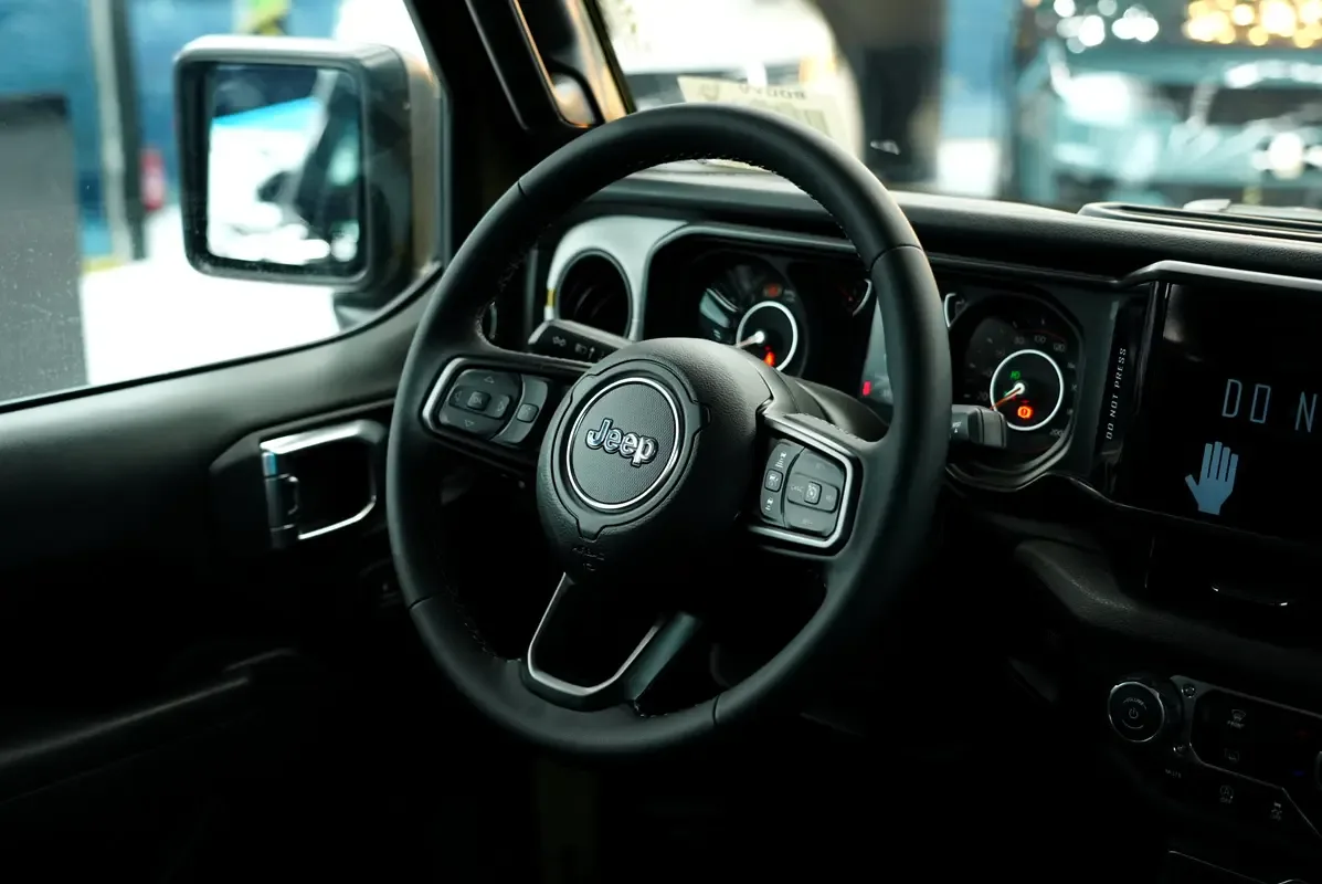 Jeep Wrangler 2.0 AT 4WD (272 حصان) - 12