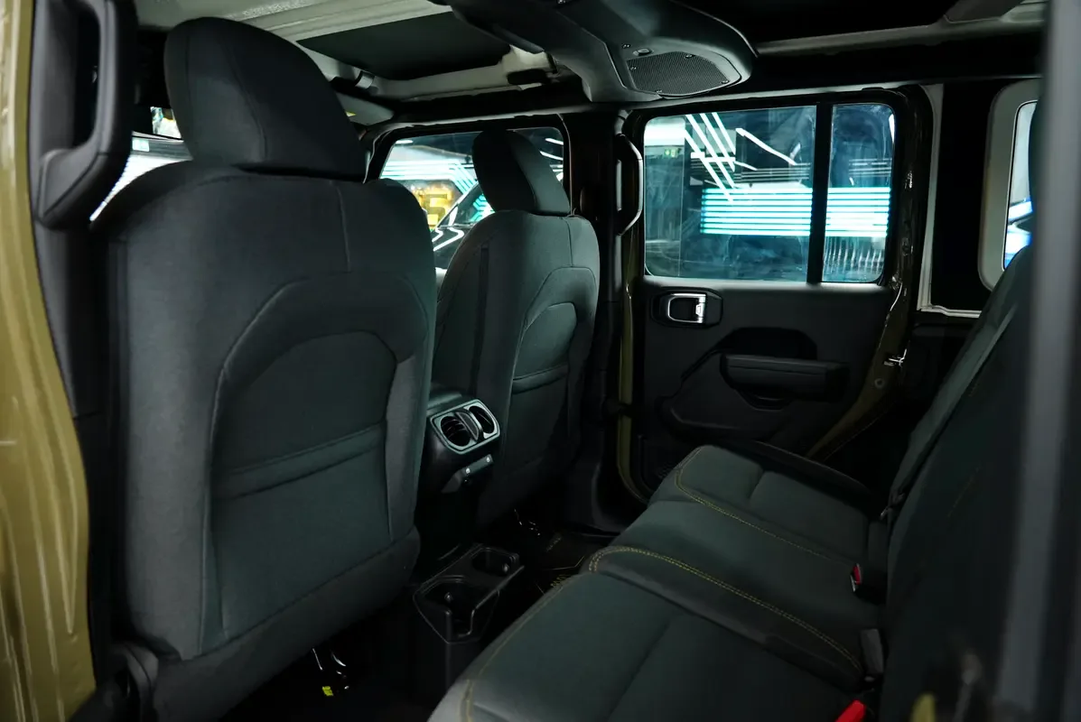 Jeep Wrangler 2.0 AT 4WD (272 حصان) - 17
