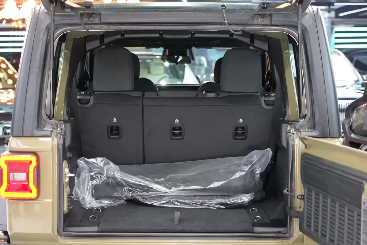 Jeep Wrangler 2.0 AT 4WD (272 حصان) - 18
