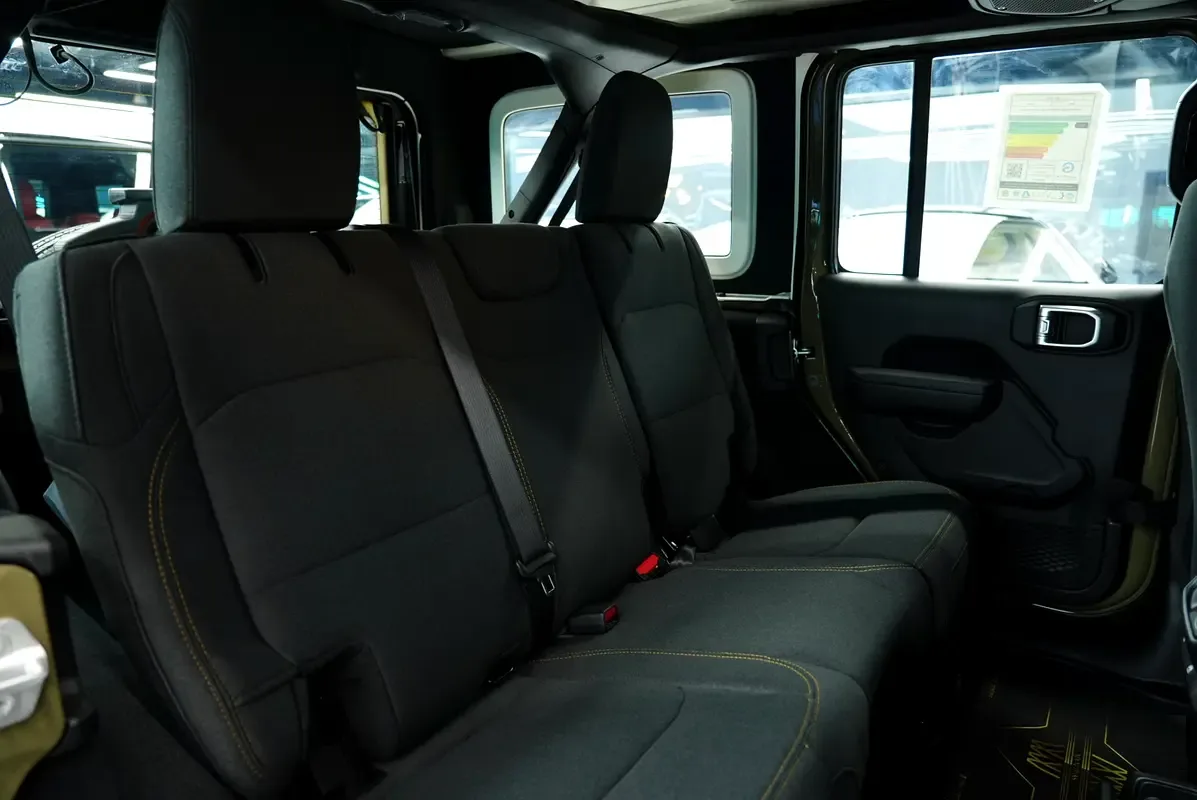 Jeep Wrangler 2.0 AT 4WD (272 حصان) - 16