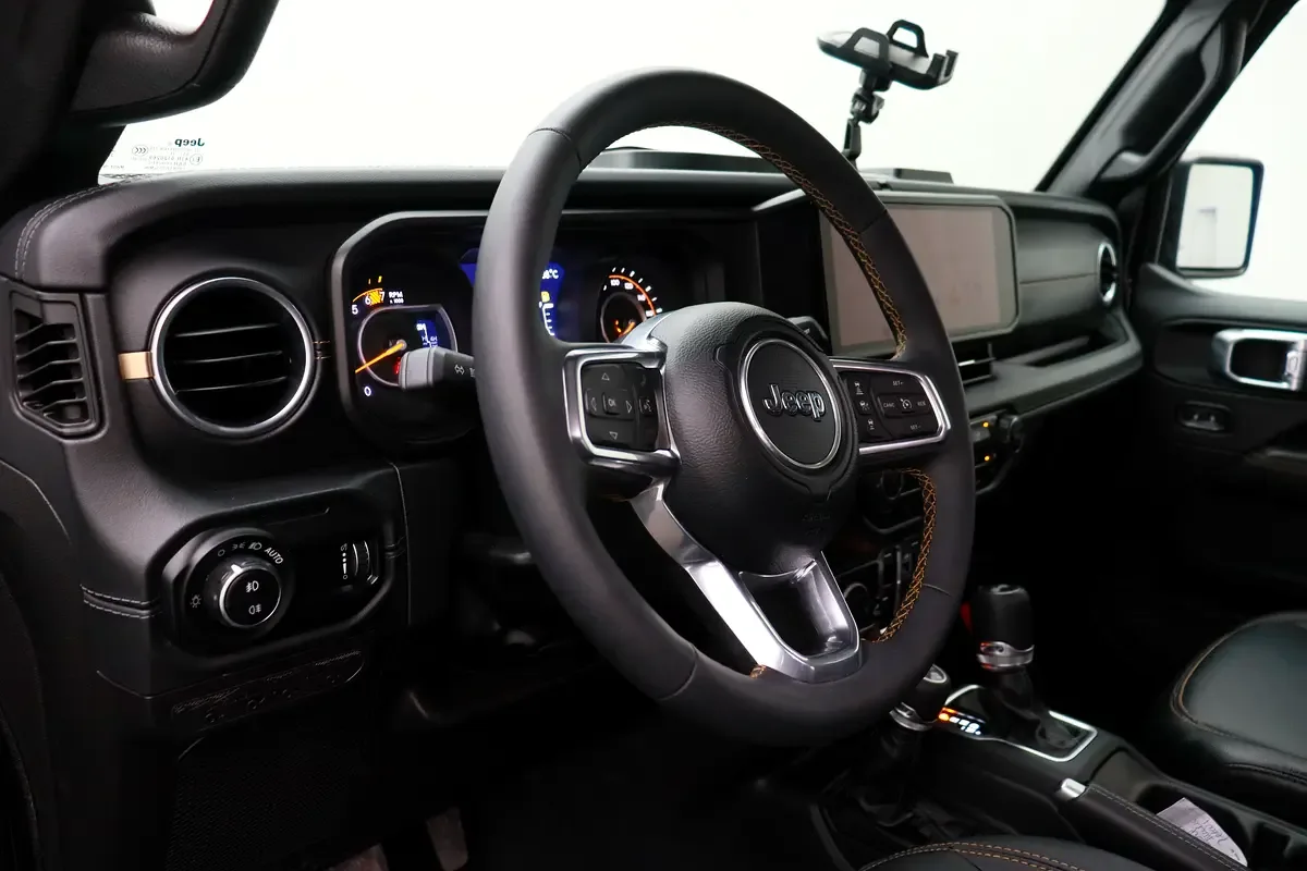 Jeep Wrangler 2.0 AT 4WD (272 حصان) - 13