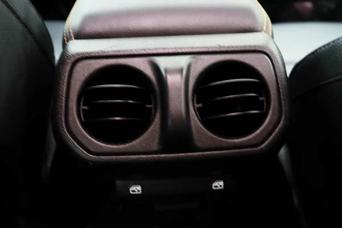 Jeep Wrangler 2.0 AT 4WD (272 حصان) - 15