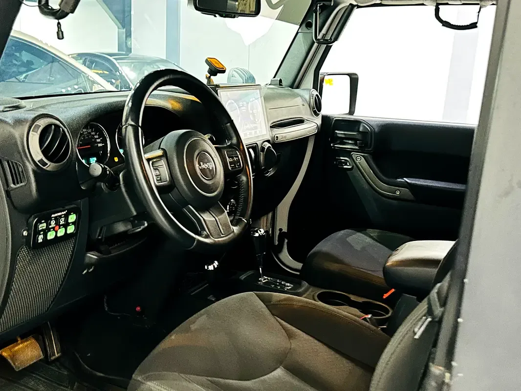 Jeep Wrangler 3.6 AT (284 حصان) - 11