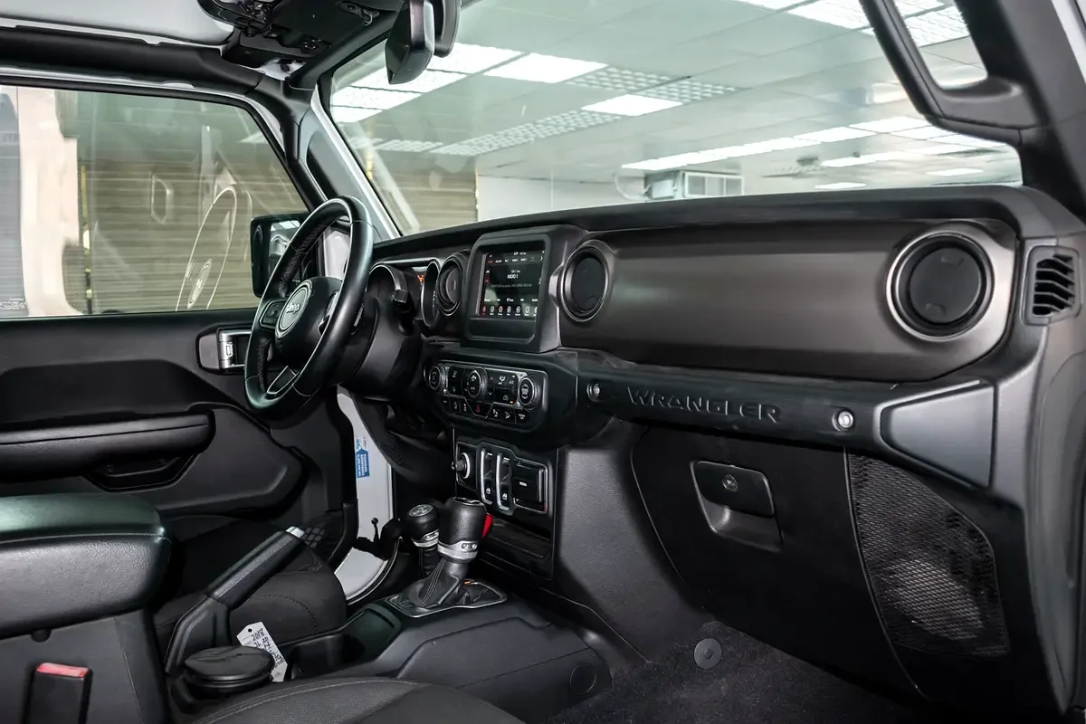 Jeep Wrangler 3.6 AT (284 حصان) - 11