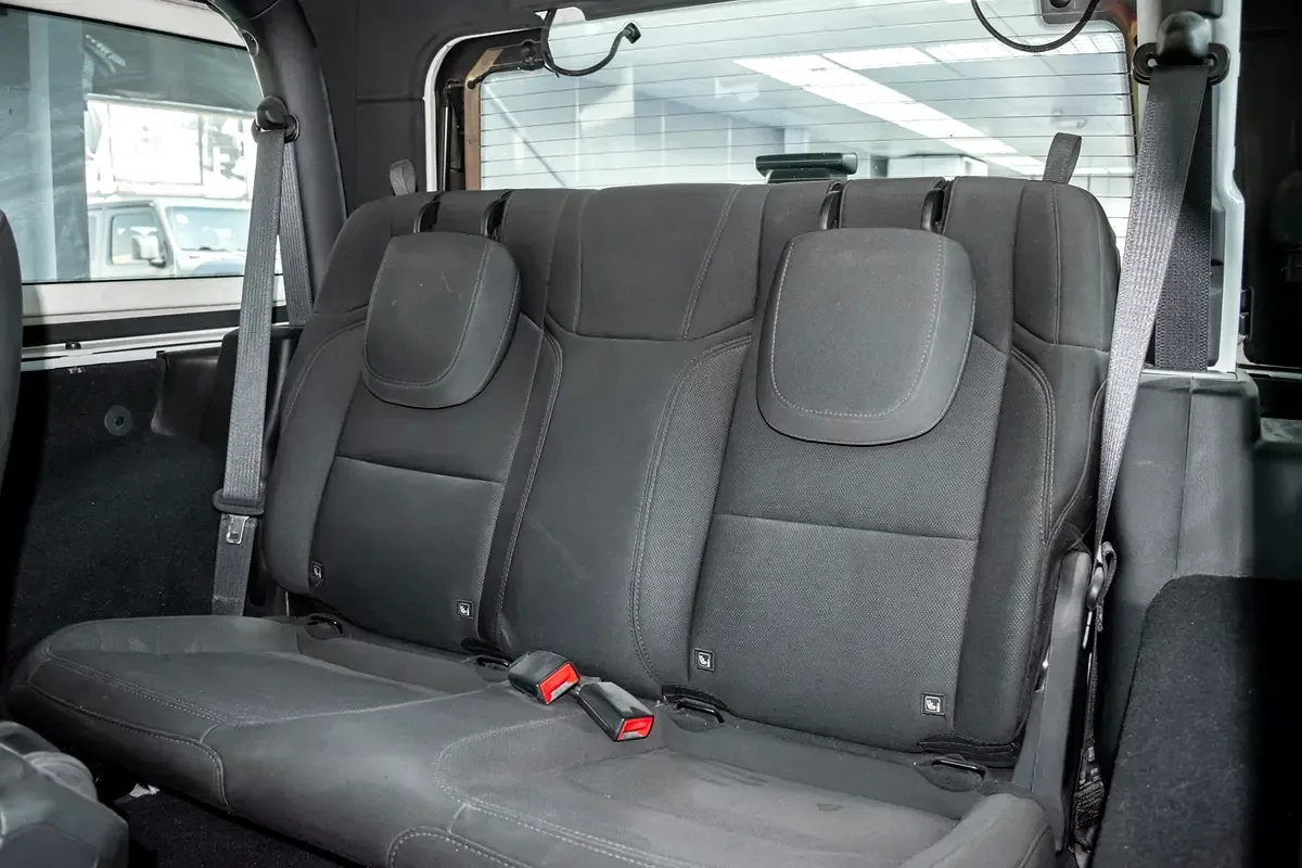 Jeep Wrangler 3.6 AT (284 حصان) - 15