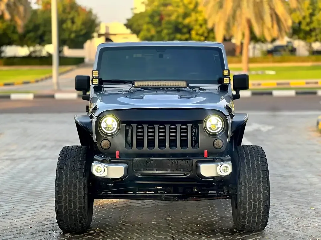 Jeep Wrangler 3.6 AT (284 حصان) - 3