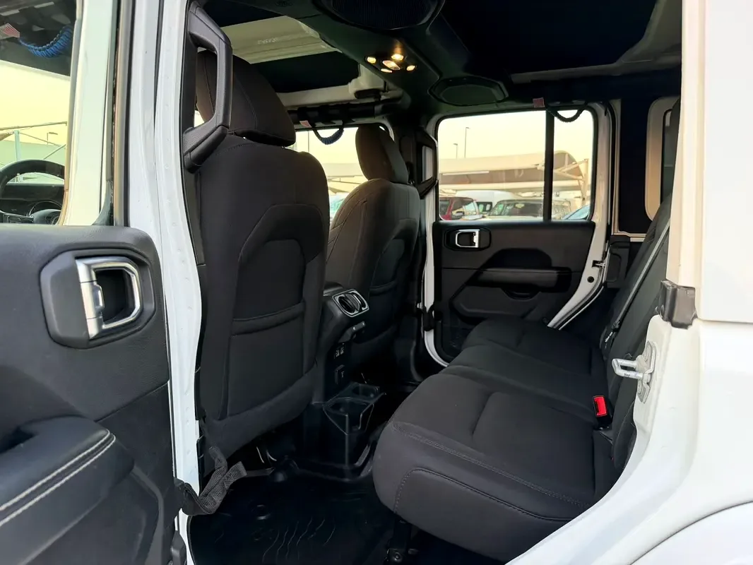 Jeep Wrangler 3.6 AT AWD (285 حصان) - 12