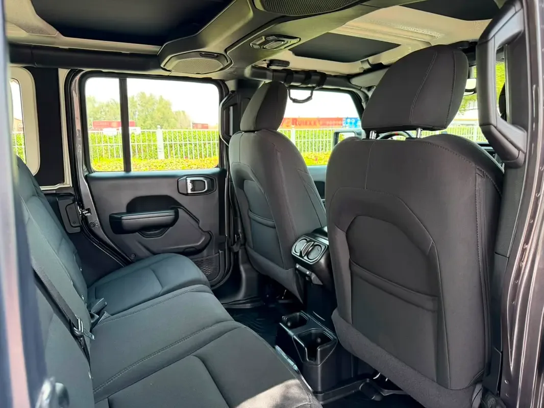 Jeep Wrangler 3.6 AT AWD (285 hp) - 11