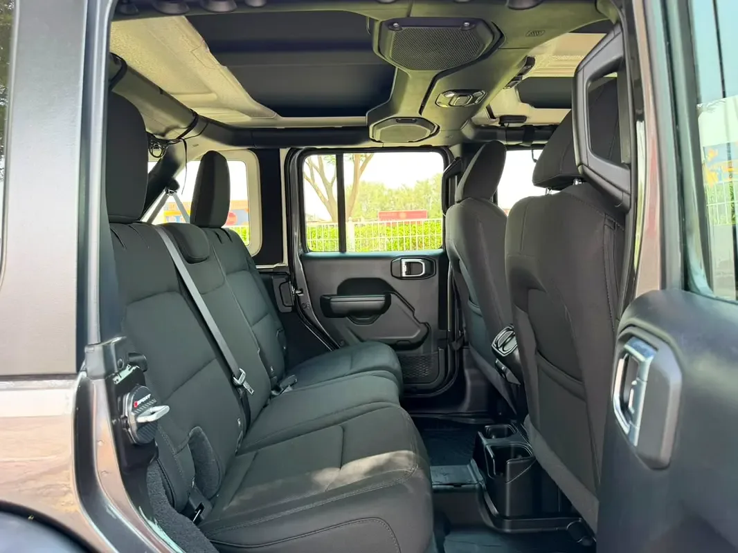 Jeep Wrangler 3.6 AT AWD (285 hp) - 12