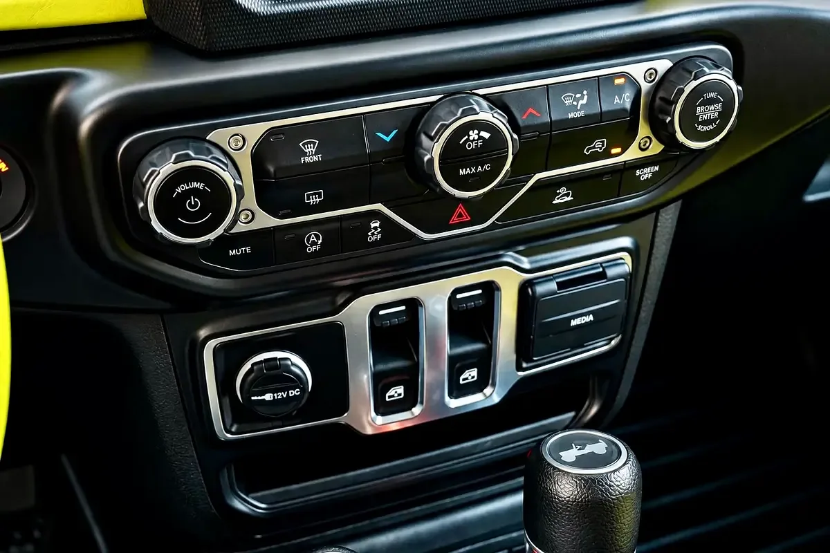 Jeep Wrangler 3.6 AT AWD (290 حصان) - 12