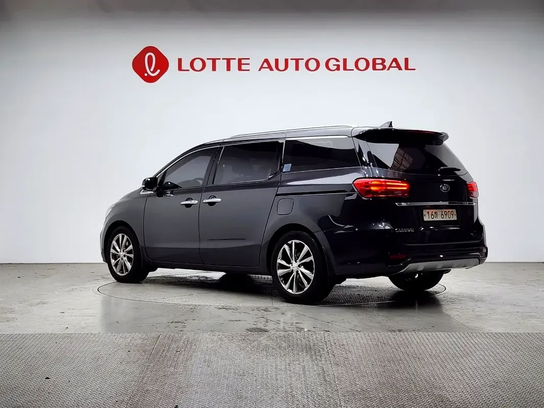 Kia Carnival 2.2 AT (202 hp)