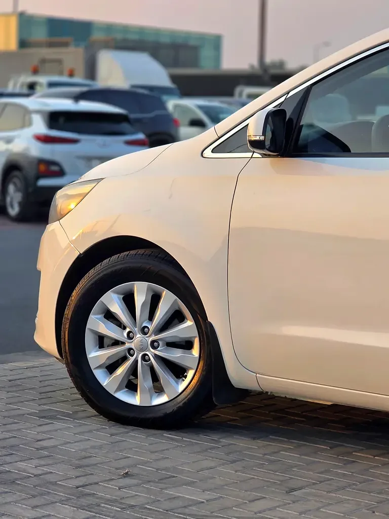 Kia Carnival 3.3 AT (280 hp) - 11