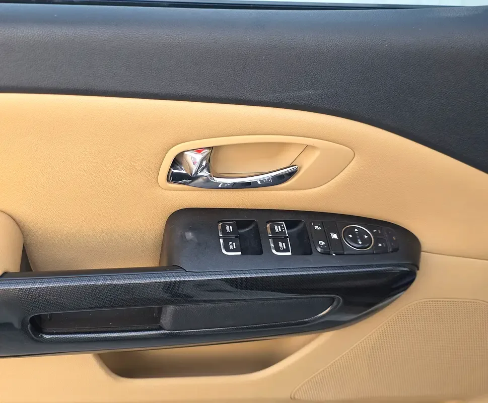 Kia Carnival 3.3 AT (280 hp) - 12