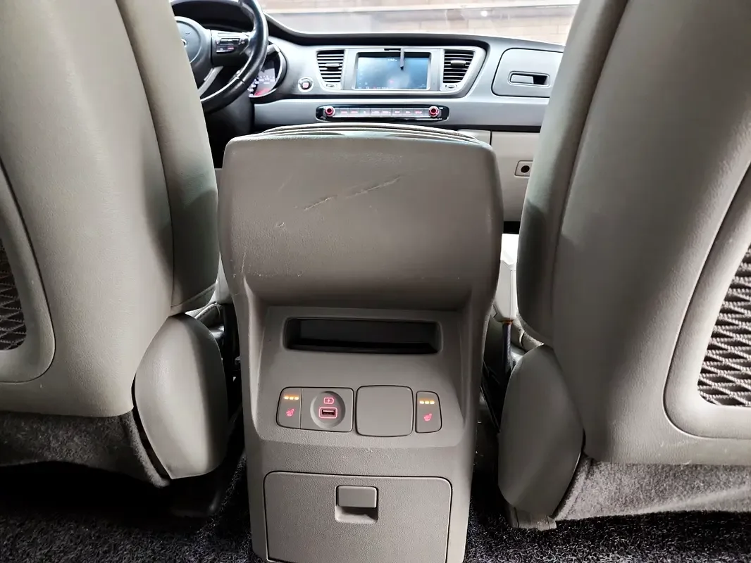 Kia Carnival 3.3 AT (280 حصان) - 9