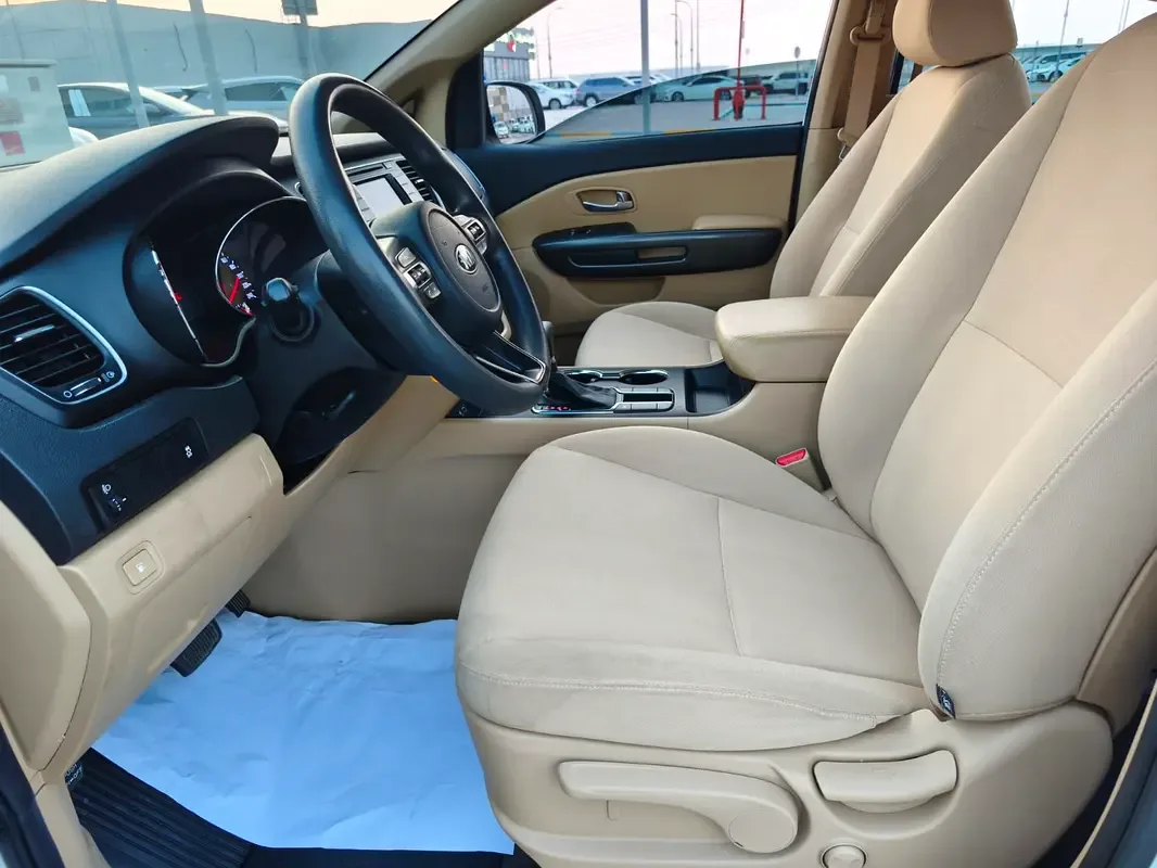 Kia Carnival 3.5 AT (249 hp) - 10