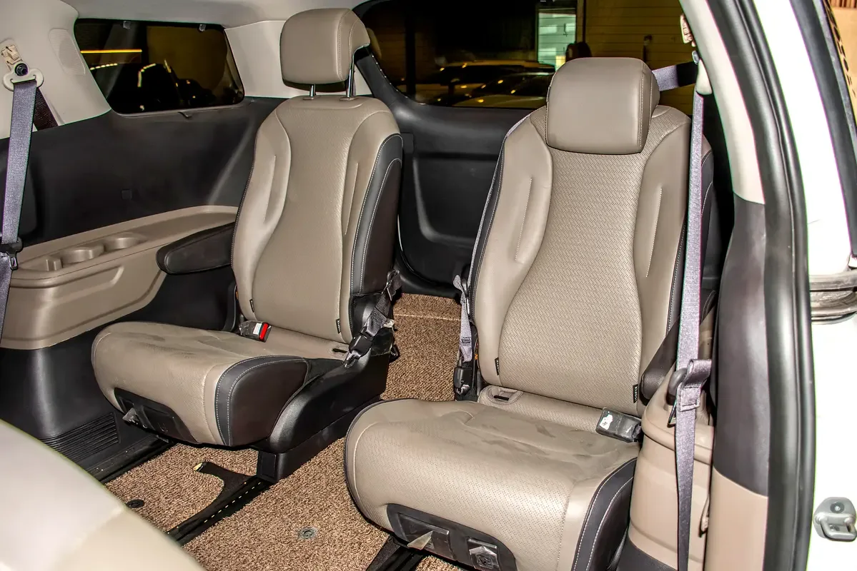 Kia Carnival 3.5 AT (249 hp) - 10