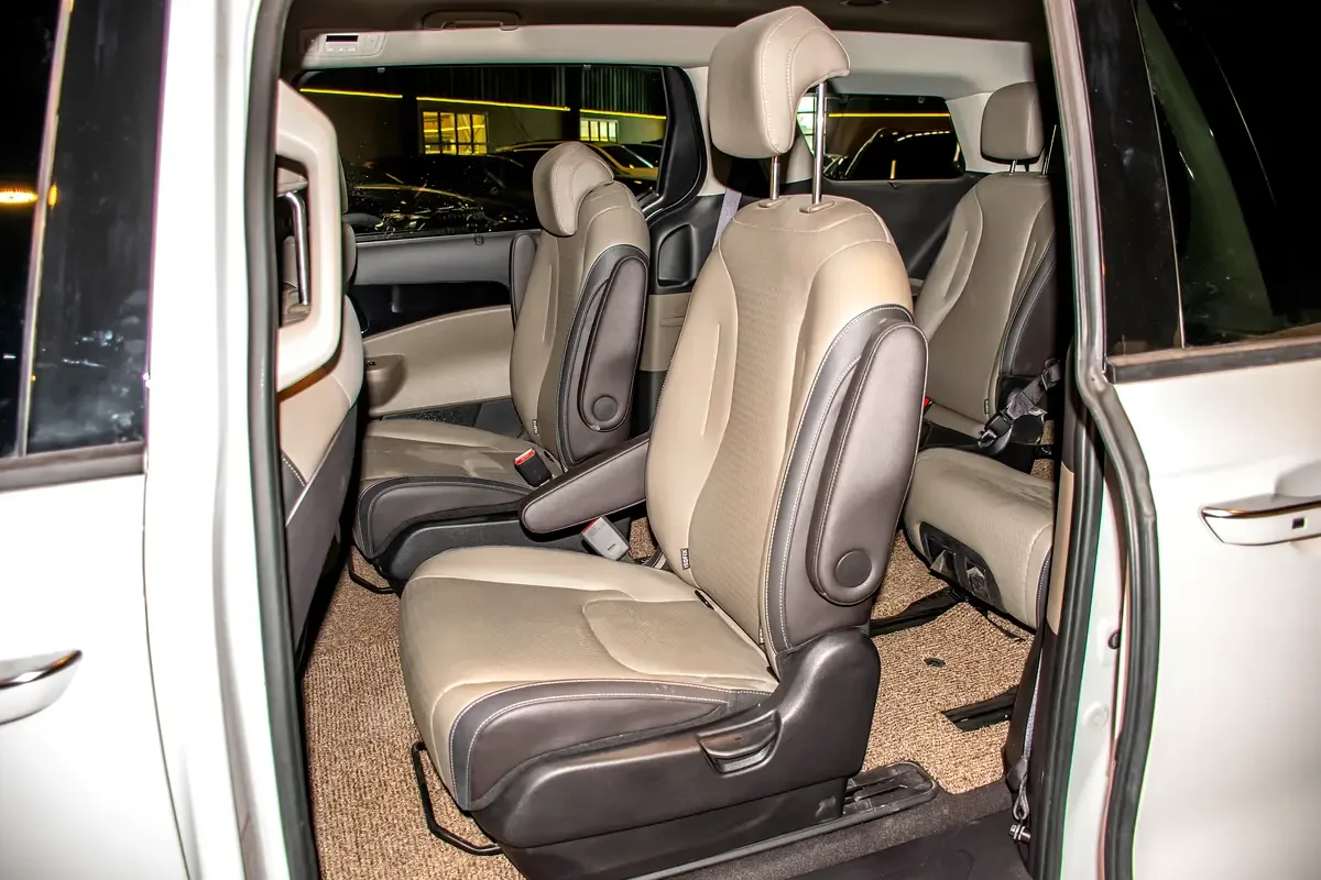 Kia Carnival 3.5 AT (249 hp) - 11