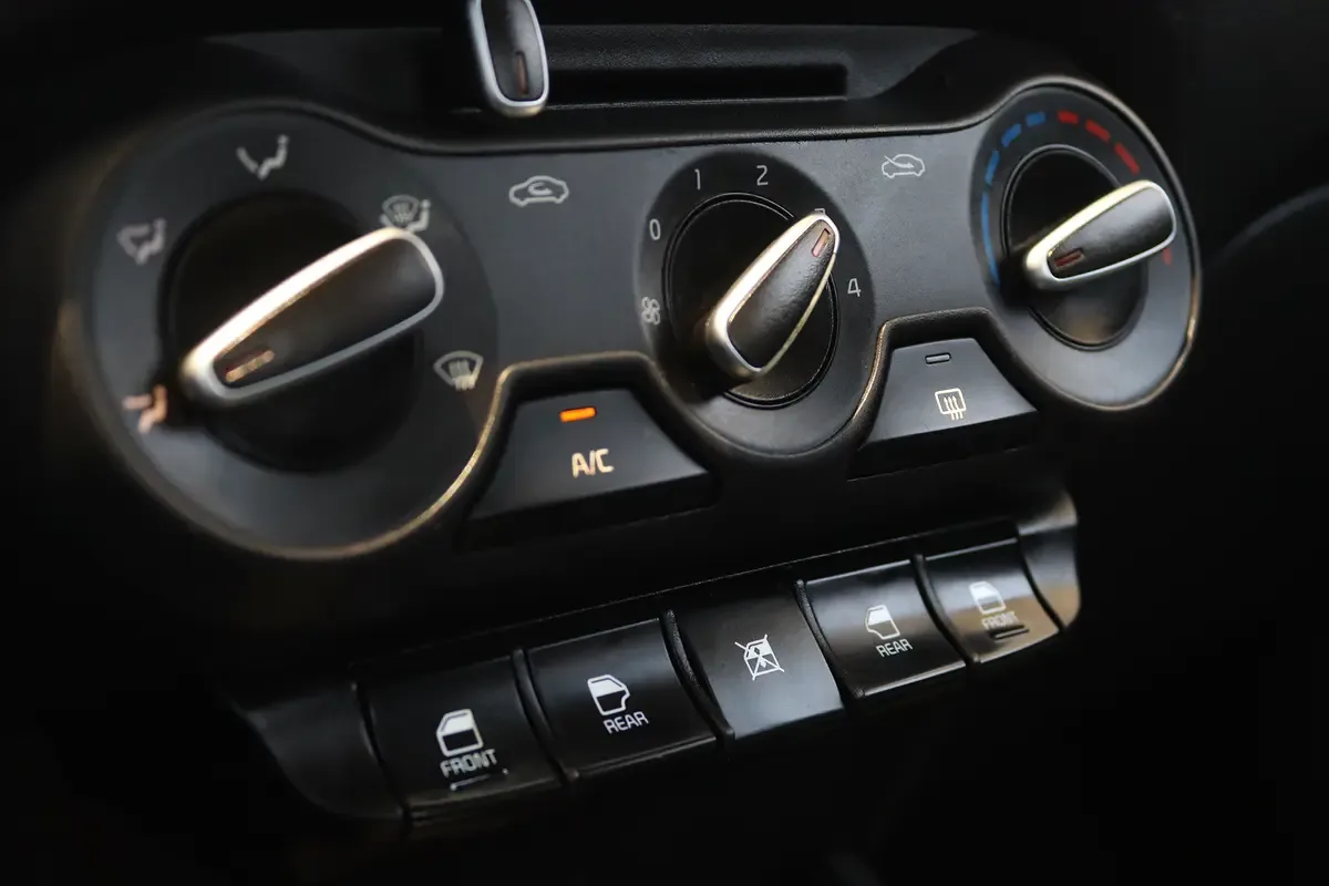 Kia Pegas 1.4 AT (95 حصان) - 12