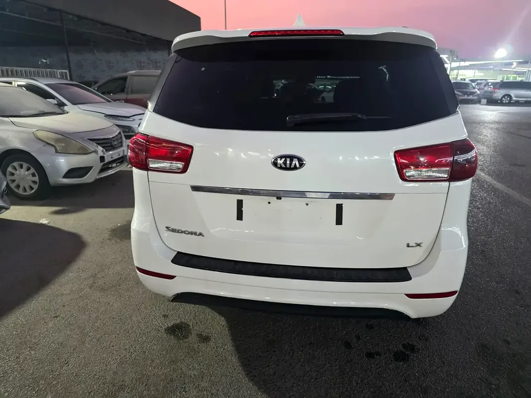 Kia Sedona 3.3 AT (276 hp) - 7