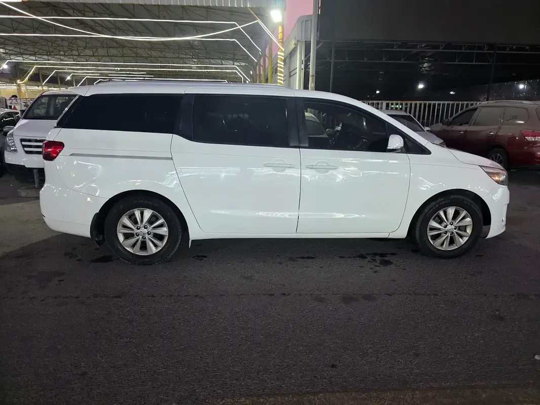 Kia Sedona 3.3 AT (276 hp) - 6
