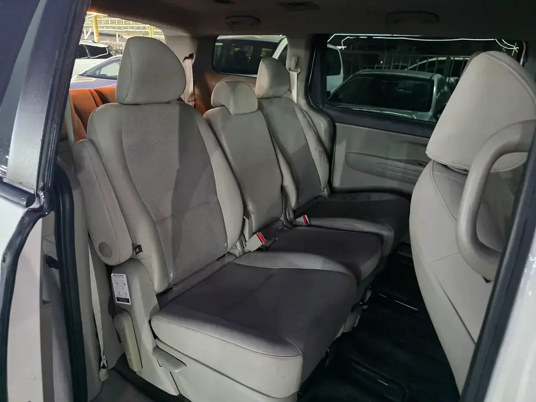Kia Sedona 3.3 AT (276 hp) - 14