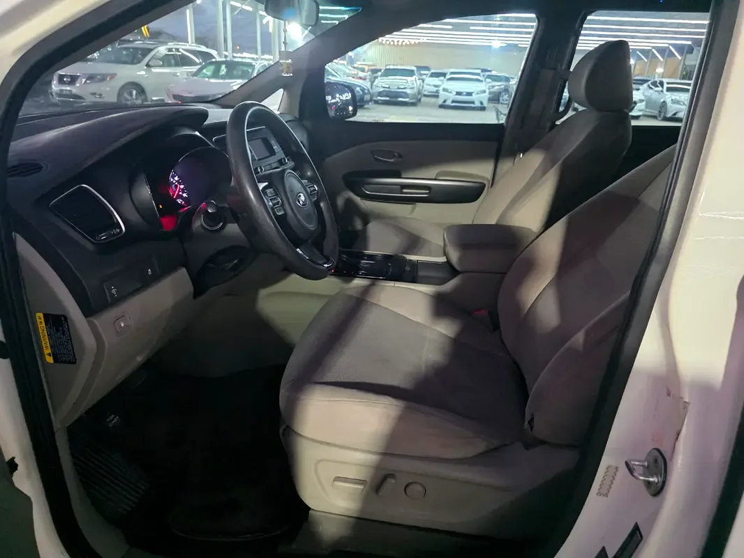 Kia Sedona 3.3 AT (276 hp) - 15