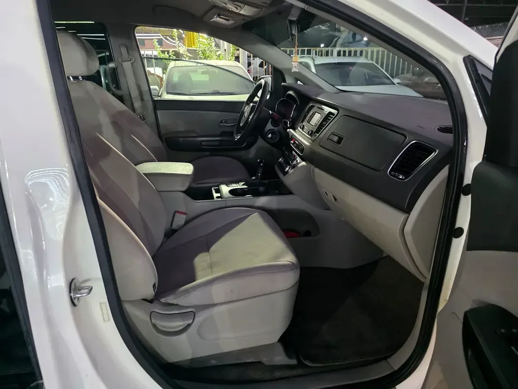 Kia Sedona 3.3 AT (276 hp) - 17