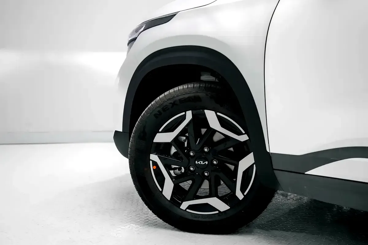 Kia Seltos 1.5 AMT (160 حصان) - 6