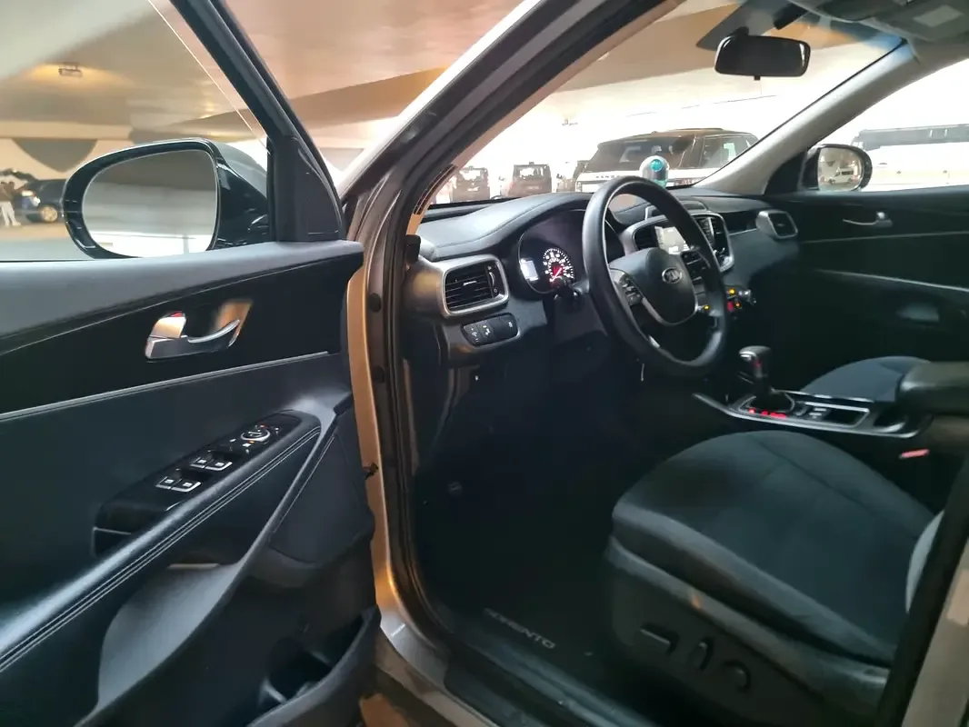 Kia Sorento 2.4 AT AWD (175 حصان) - 11