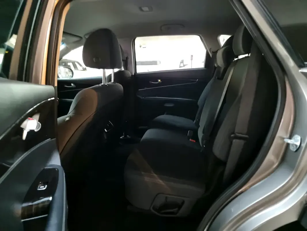 Kia Sorento 2.4 AT AWD (175 حصان) - 13