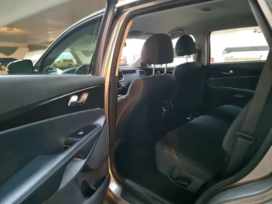 Kia Sorento 2.4 AT AWD (175 حصان) - 15