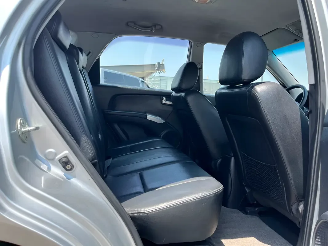 Kia Sportage 2.0 AT (141 حصان) - 10