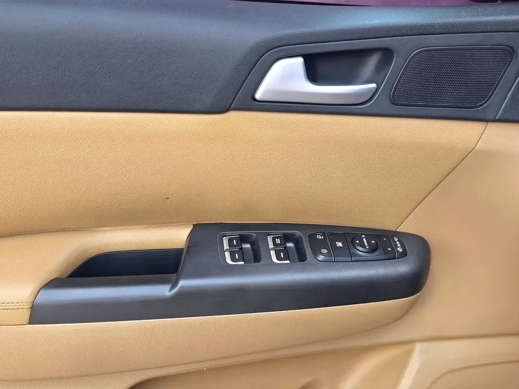 Kia Sportage 2.0 AT (150 حصان) - 12