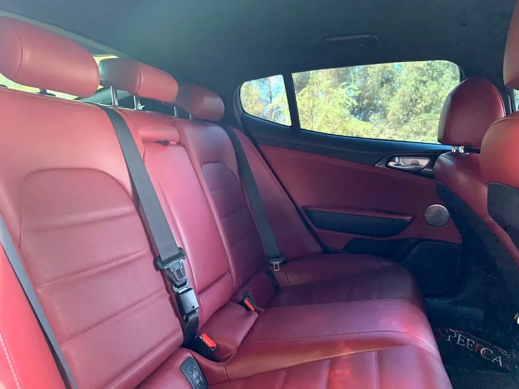 Kia Stinger 2.0 AT RWD (197 حصان) - 9