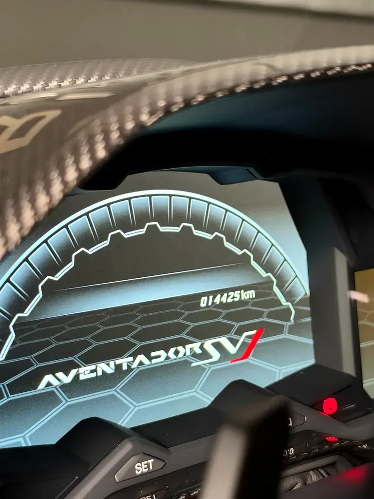 Lamborghini Aventador 6.5 AMT (770 حصان) - 6