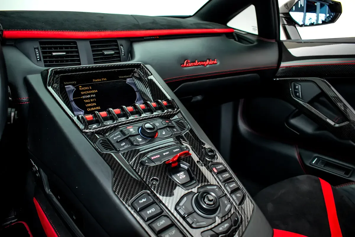 Lamborghini Aventador 6.5 AMT AWD (700 حصان) - 11