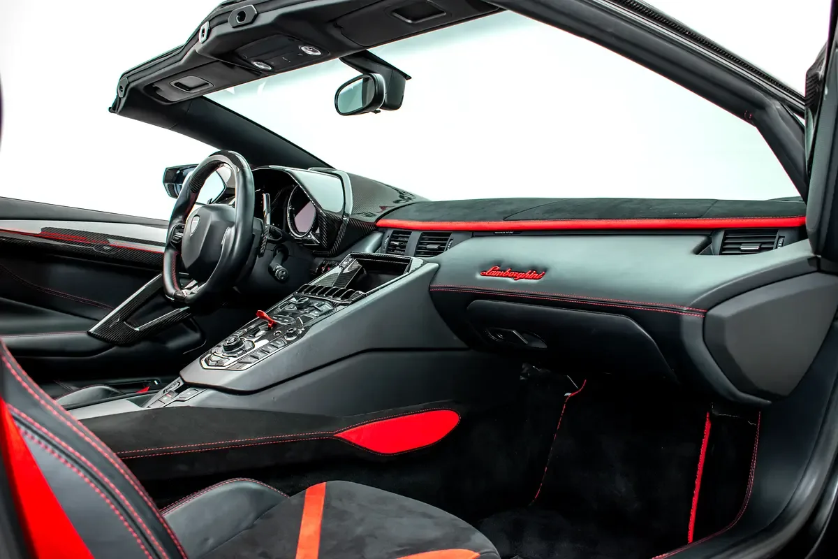 Lamborghini Aventador 6.5 AMT AWD (700 حصان) - 9