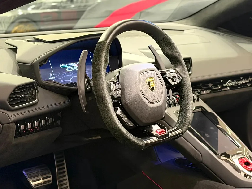Lamborghini Huracán 5.2 AMT (610 حصان) - 17