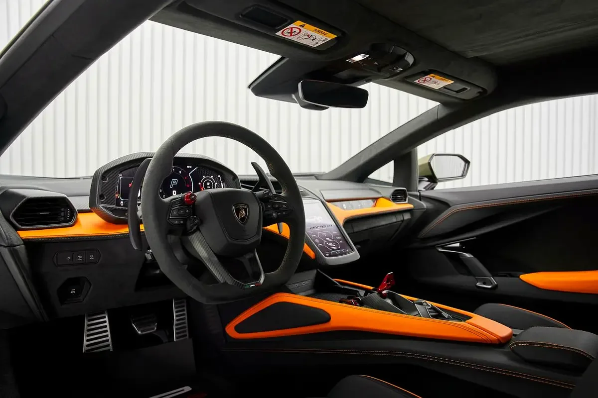 Lamborghini Revuelto 6.5 AMT 4WD (1015 حصان) - 9