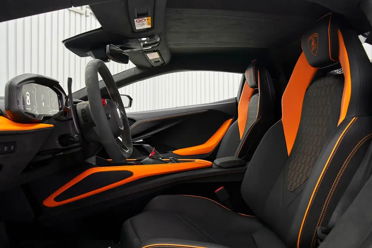 Lamborghini Revuelto 6.5 AMT 4WD (1015 حصان) - 10