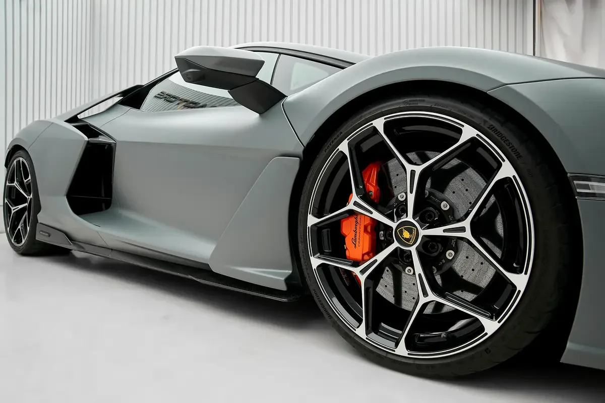 Lamborghini Revuelto 6.5 AMT 4WD (1015 hp) - 9
