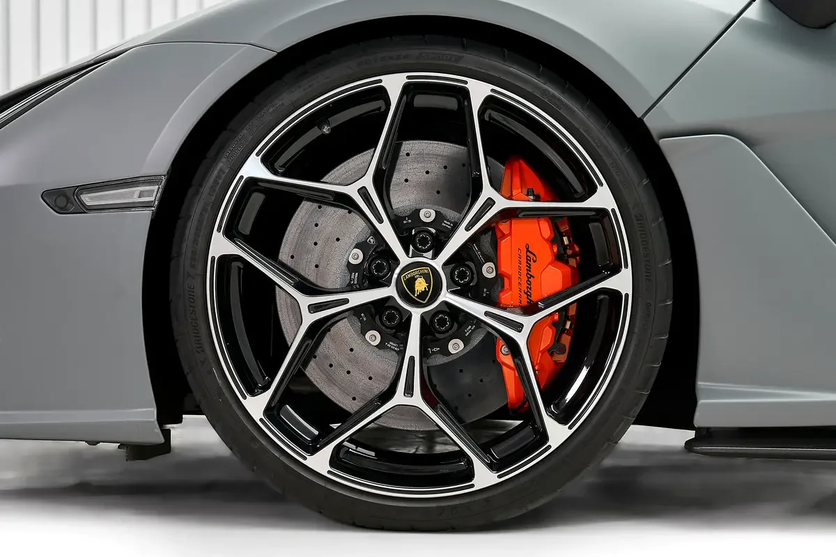 Lamborghini Revuelto 6.5 AMT 4WD (1015 hp) - 12