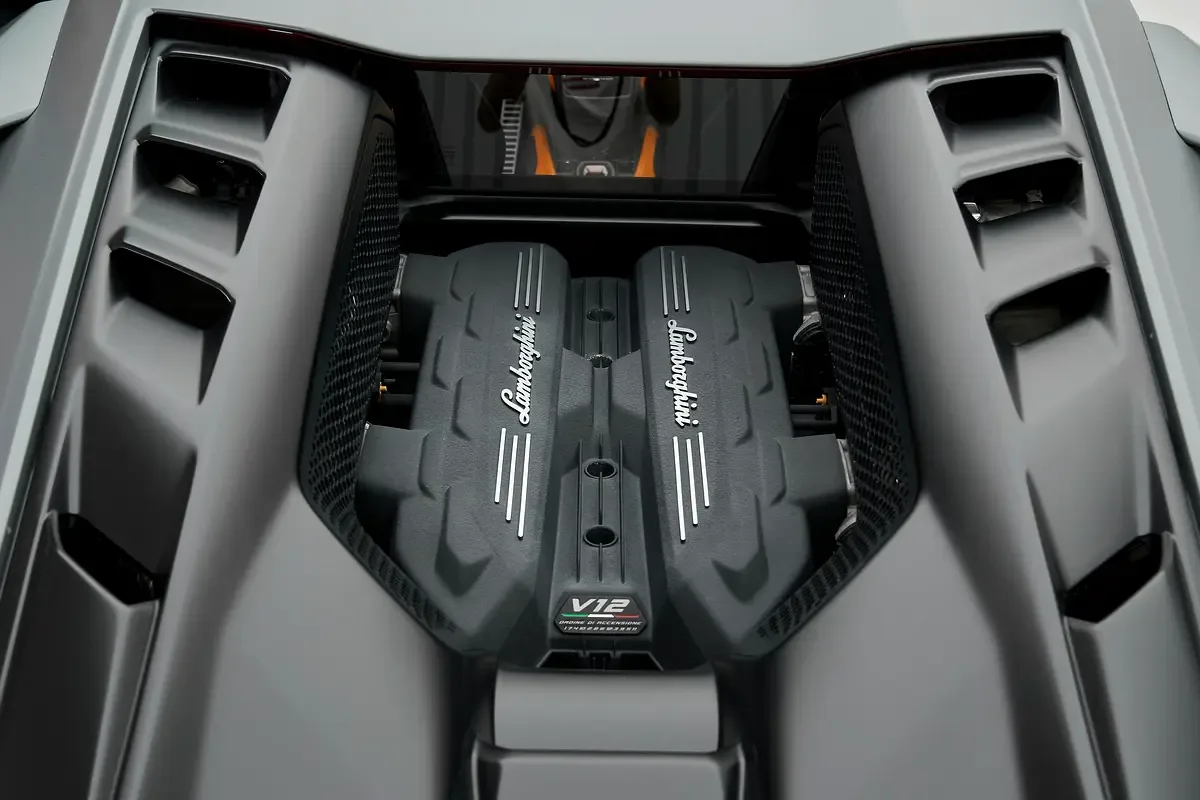 Lamborghini Revuelto 6.5 AMT 4WD (1015 hp) - 14