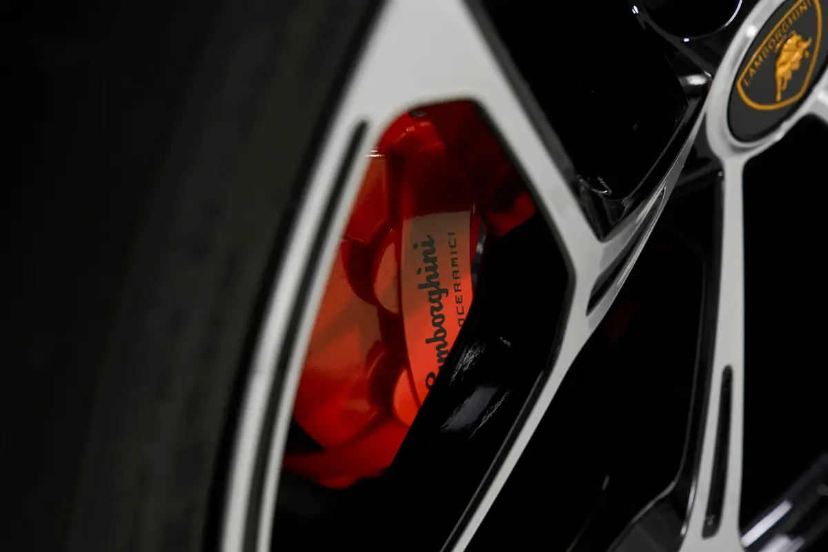 Lamborghini Revuelto 6.5 AMT 4WD (1015 hp) - 19