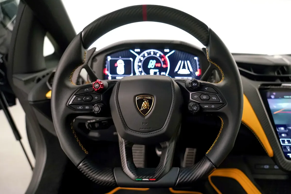 Lamborghini Revuelto 6.5 AMT 4WD (1015 حصان) - 9