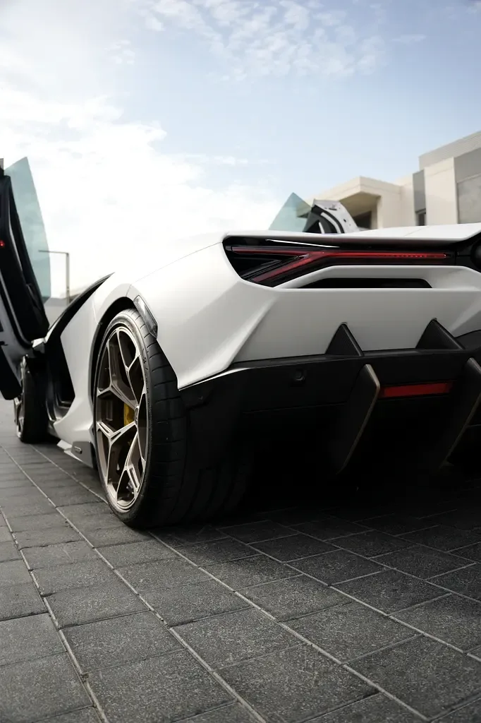 Lamborghini Revuelto 6.5 AMT 4WD (1015 hp) - 12